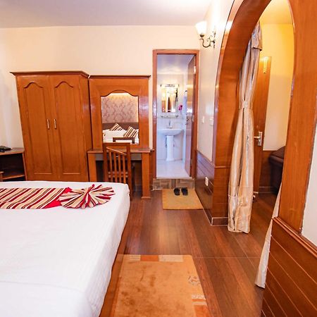 Hotel Crystal Palace Похара Екстериор снимка