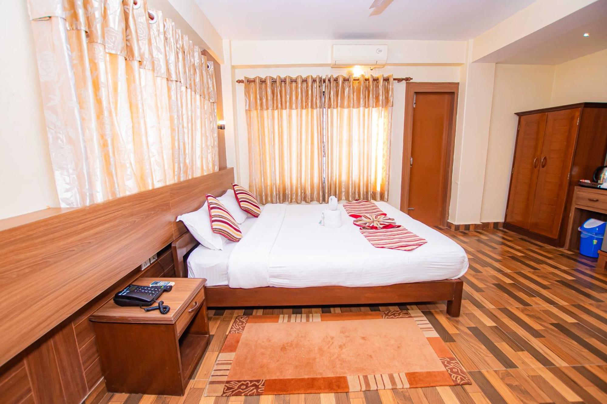 Hotel Crystal Palace Похара Екстериор снимка