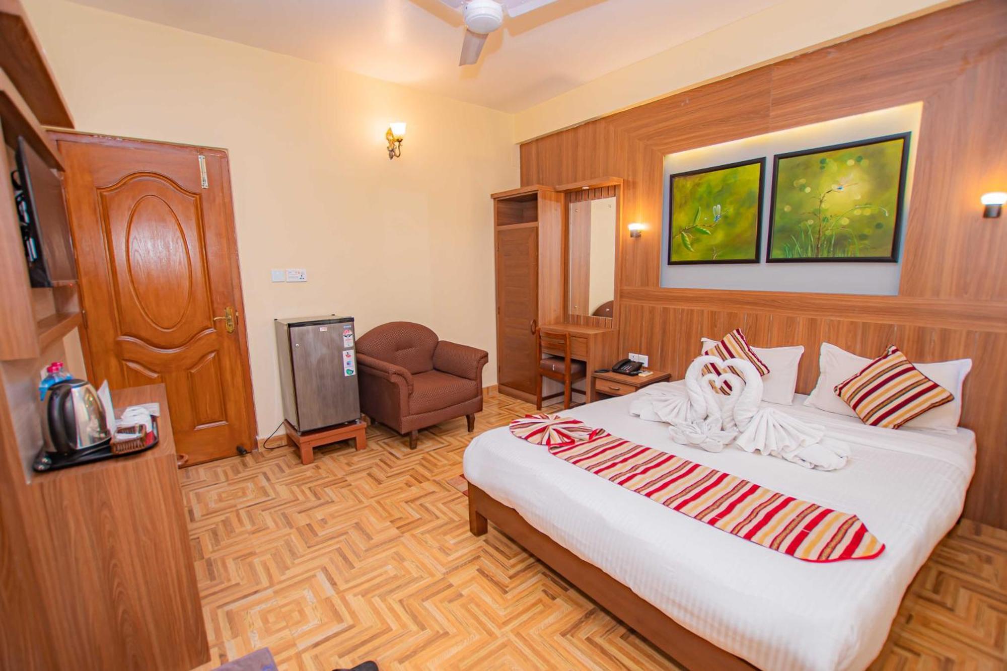 Hotel Crystal Palace Похара Екстериор снимка