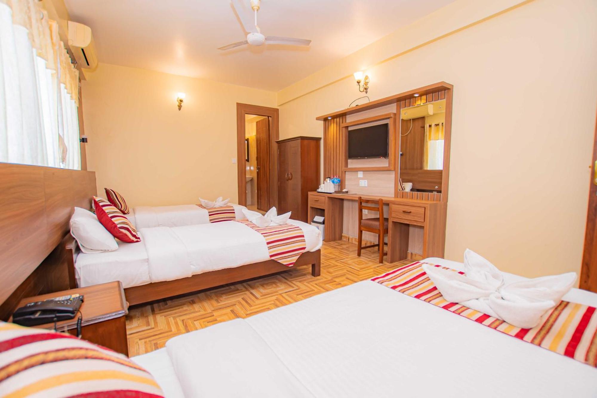 Hotel Crystal Palace Похара Екстериор снимка