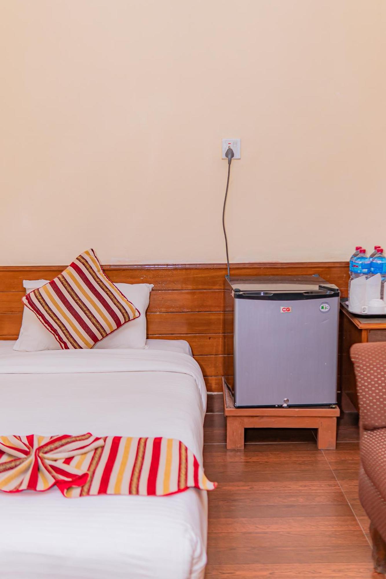 Hotel Crystal Palace Похара Екстериор снимка