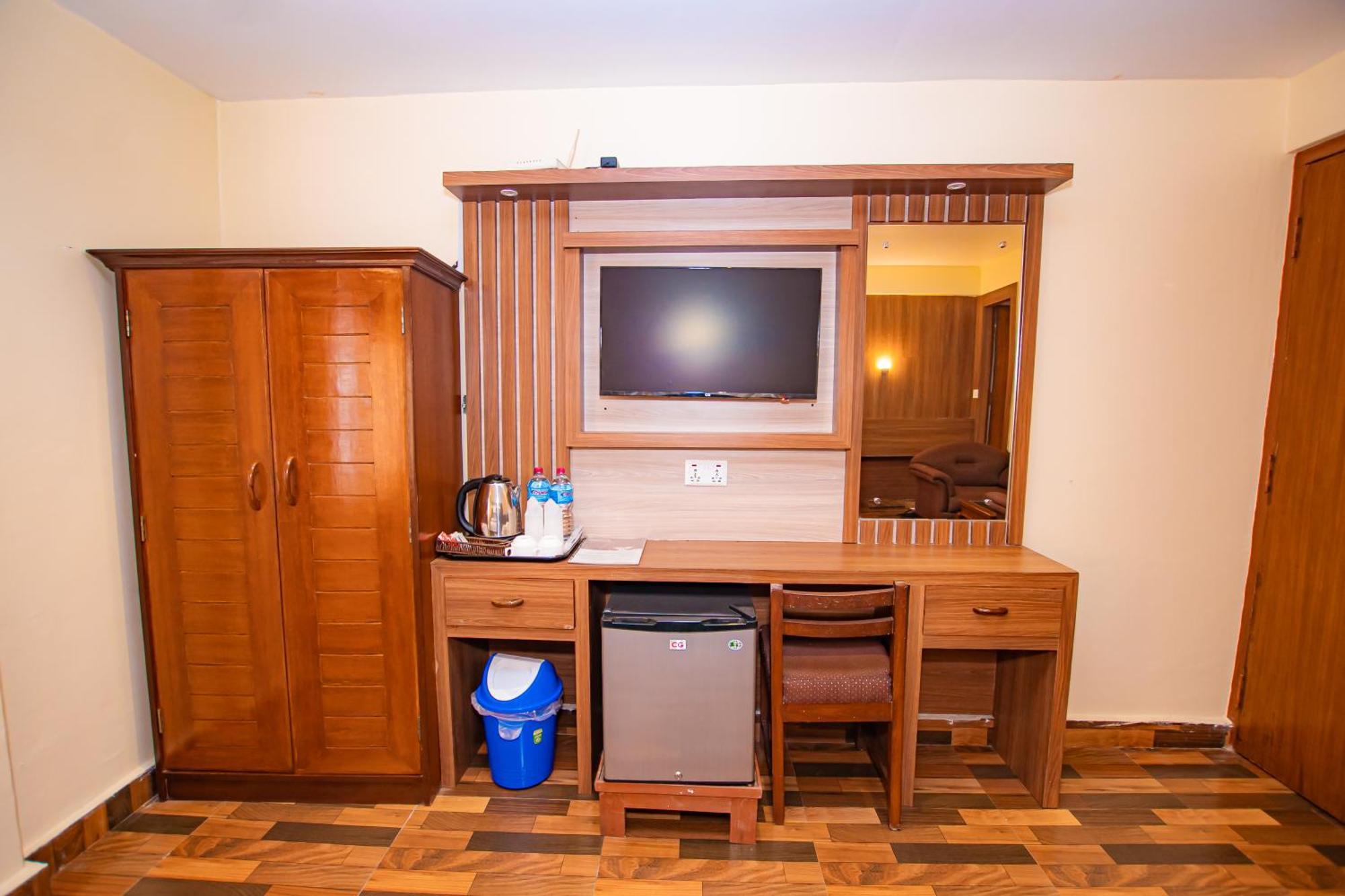 Hotel Crystal Palace Похара Екстериор снимка