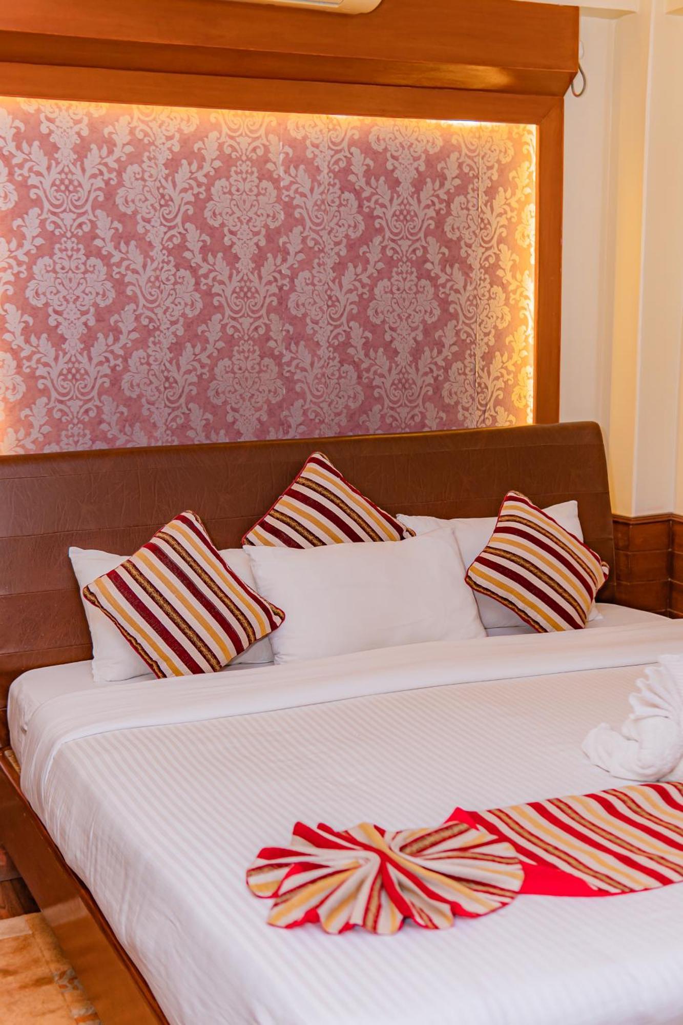 Hotel Crystal Palace Похара Екстериор снимка